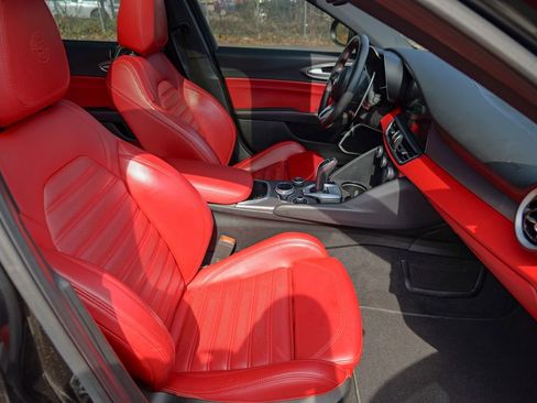 Used 2020 Alfa Romeo Giulia Ti Sport w/ Quick Order Package 22S Sport AWD/4WD image 23