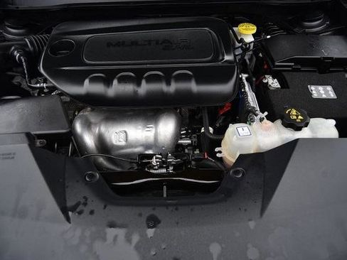 Used 2023 Jeep Cherokee Altitude Lux image 28