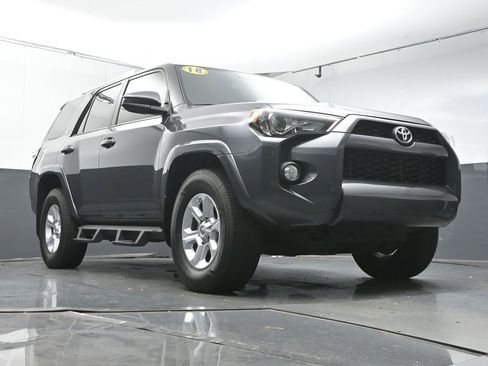 Used 2018 Toyota 4Runner SR5 image 30