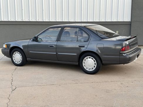 Used 1989 Nissan Maxima SE image 17