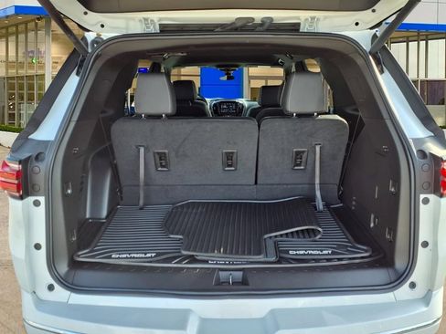 Used 2023 Chevrolet Traverse Premier FWD image 26