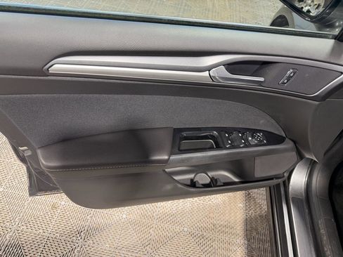 Used 2015 Ford Fusion SE FWD image 25