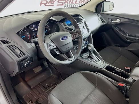 Used 2017 Ford Focus SE FWD image 31