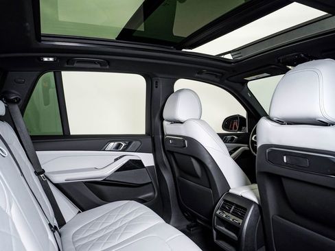 Used 2024 BMW X5 xDrive40i w/ M Sport Package image 16