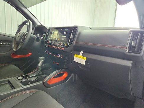 Used 2025 Nissan Frontier PRO-4X image 38