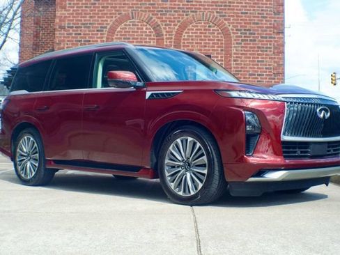 Used 2025 INFINITI QX80 Sensory AWD/4WD image 3