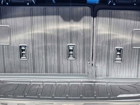 New 2026 GMC Yukon AT4 Ultimate w/ LPO, Illumination Package image 16