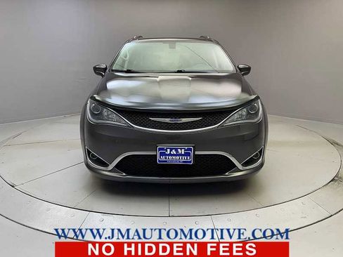 Used 2020 Chrysler Pacifica Touring-L FWD image 8