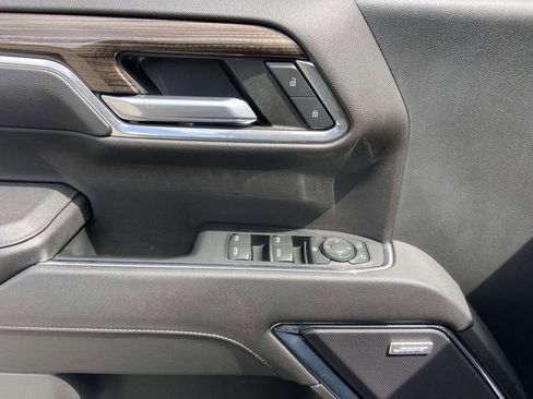 Used 2023 Chevrolet Silverado 1500 RST AWD/4WD image 9