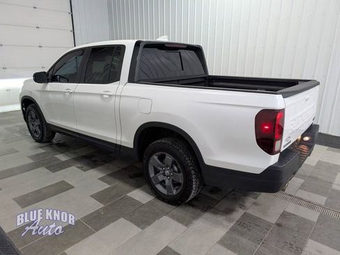 Used 2025 Honda Ridgeline TrailSport image 2