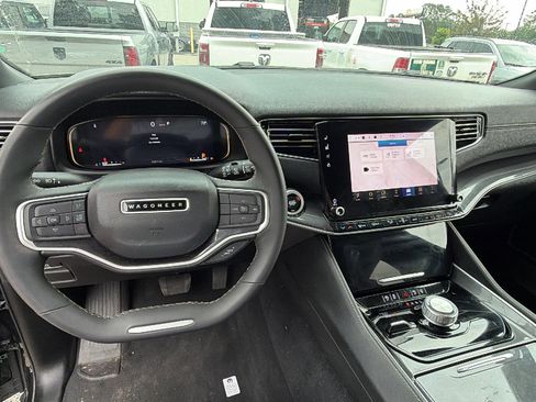 Used 2024 Jeep Wagoneer 4WD image 27