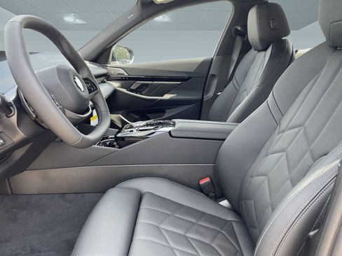 Used 2026 BMW 530i w/ Executive Package image 5