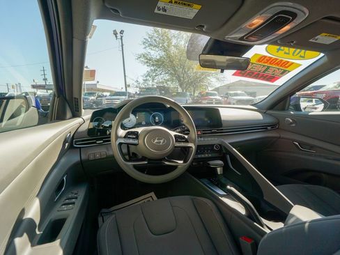 Used 2024 Hyundai Elantra SEL image 13