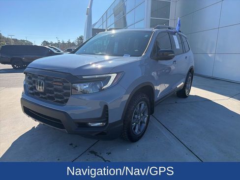 Used 2025 Honda Passport TrailSport image 4