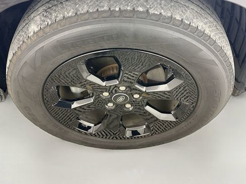 Used 2023 Land Rover Defender 110 image 32