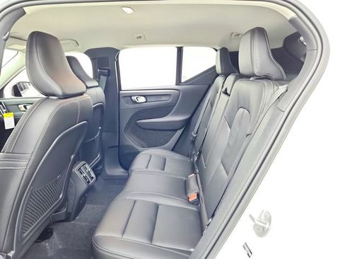 New 2026 Volvo XC40 B5 Core w/ Climate Package image 27