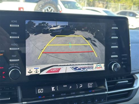 Used 2022 Toyota Sienna Limited image 43