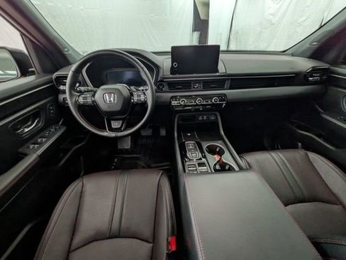 Used 2025 Honda Pilot Black Edition image 10