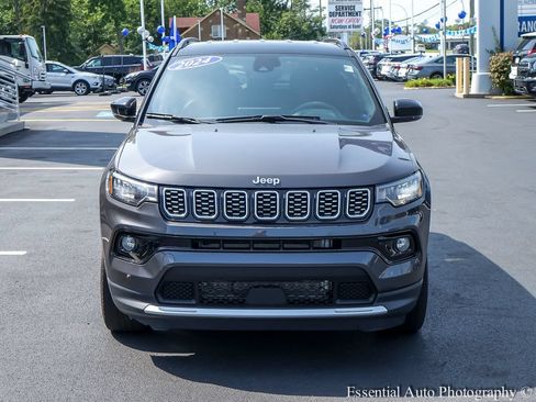 Used 2024 Jeep Compass Limited AWD/4WD image 2
