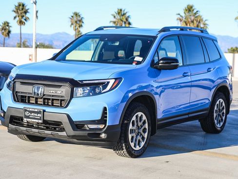 Used 2024 Honda Passport TrailSport image 3