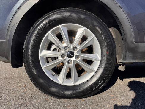 Used 2020 Kia Sorento LX image 64