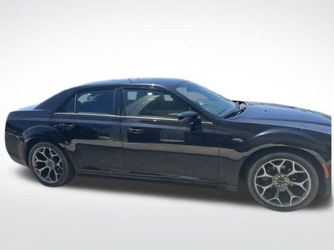 Used 2017 Chrysler 300 S RWD image 8