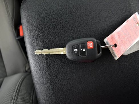 Used 2022 Toyota Tacoma SR5 w/ Technology Package image 38