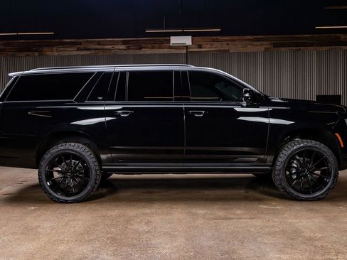 Used 2026 Cadillac Escalade ESV Sport w/ LPO, ONYX Package image 11