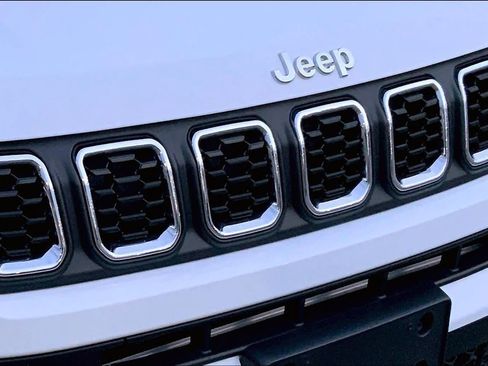 Used 2024 Jeep Compass Latitude AWD/4WD image 29