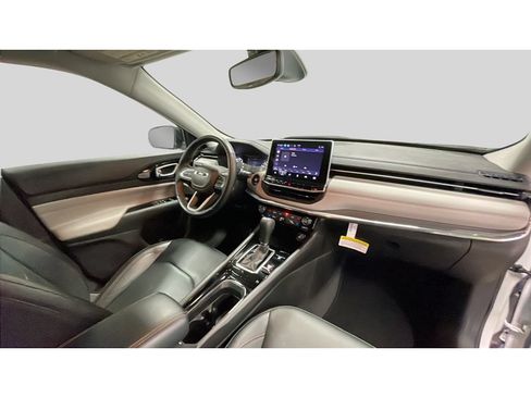 Used 2022 Jeep Compass Limited AWD/4WD image 18