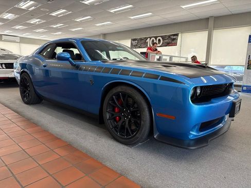 Used 2016 Dodge Challenger SRT Hellcat RWD image 3