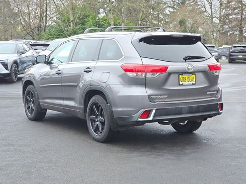 Used 2018 Toyota Highlander Limited Platinum image 4