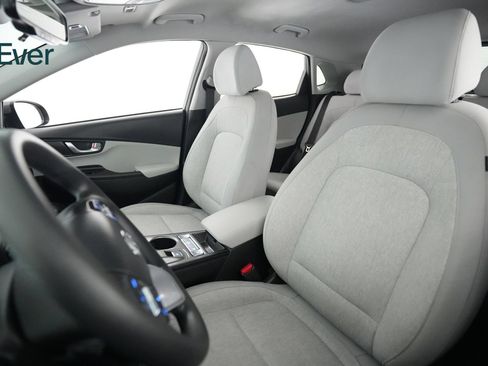 Used 2023 Hyundai Kona SE FWD image 4