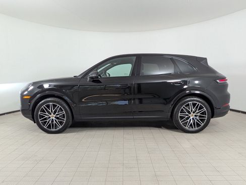 Certified 2025 Porsche Cayenne AWD/4WD image 2