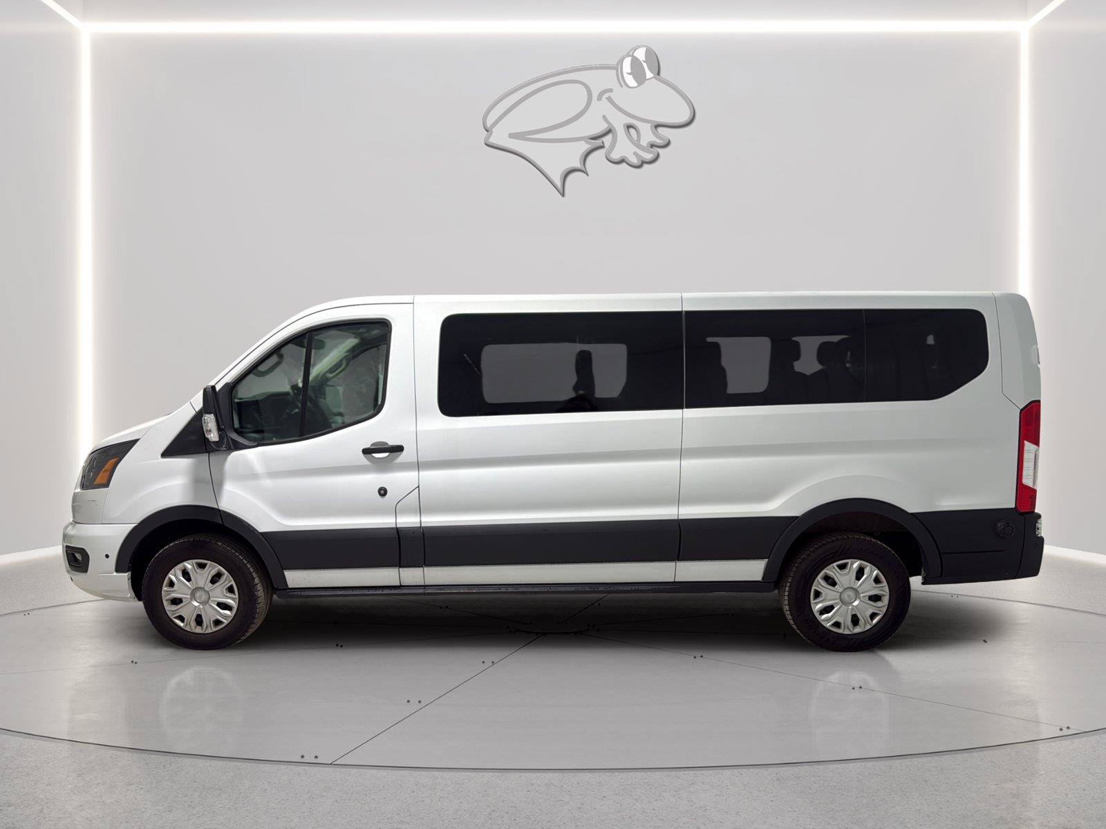 Used 2024 Ford Transit 350 XLT RWD image 2
