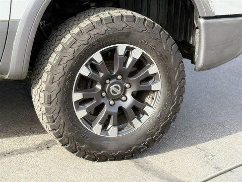 Used 2019 Nissan Titan PRO-4X w/ Pro-4x Convenience Package image 9