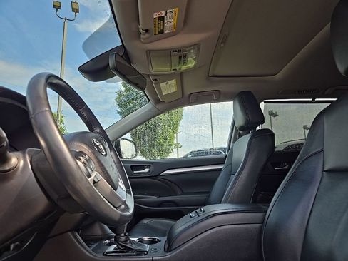 Used 2018 Toyota Highlander XLE w/ Protection Package #3 AWD/4WD image 33