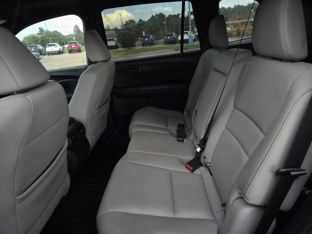 Certified 2025 Honda Passport EX-L image 19