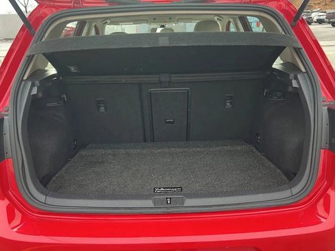 Used 2019 Volkswagen Golf SE image 10