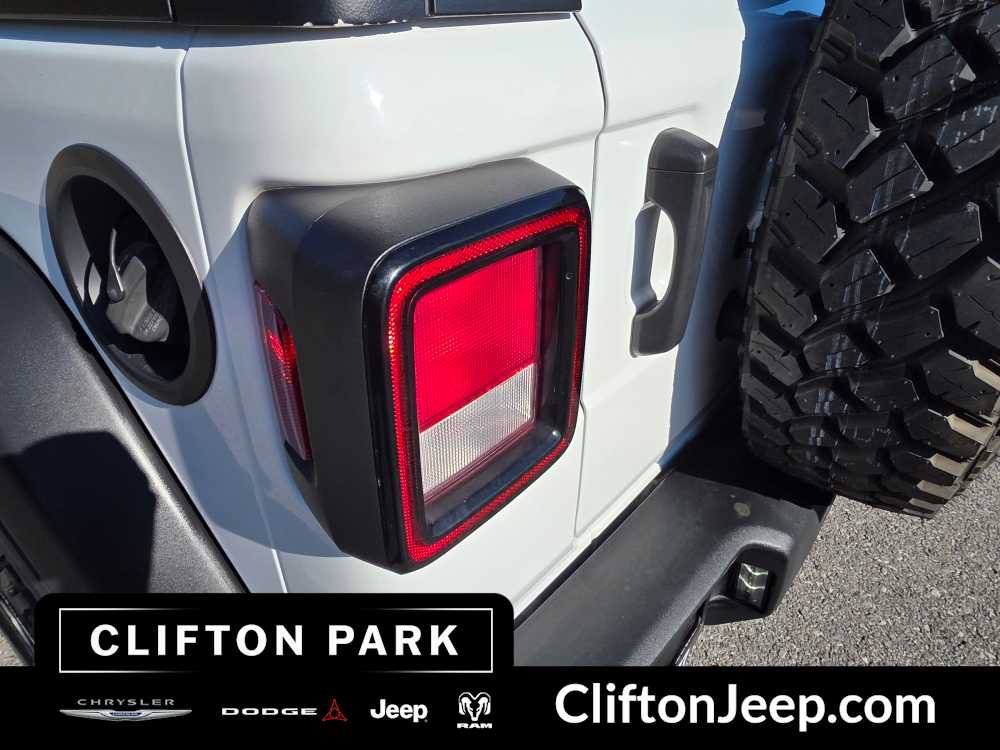 Used 2022 Jeep Wrangler Sport AWD/4WD image 8
