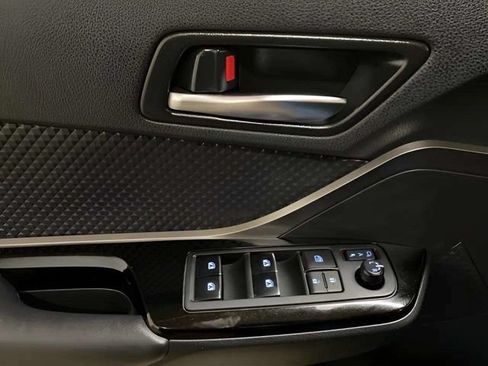 Used 2019 Toyota C-HR XLE FWD image 27