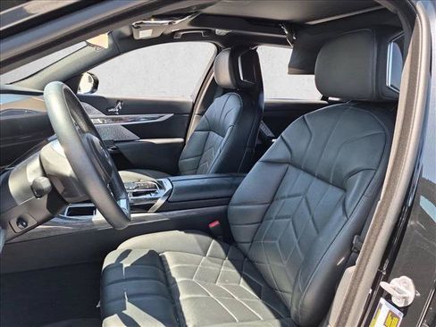Used 2023 BMW i7 xDrive60 AWD/4WD image 12