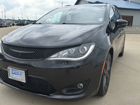 Used 2018 Chrysler Pacifica Limited w/ Advanced Safetytec Group FWD image 4
