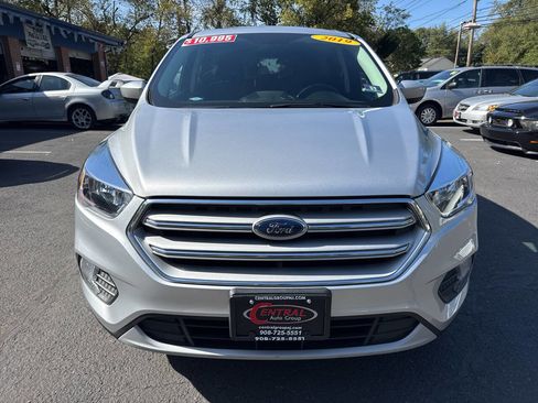 Used 2019 Ford Escape SE image 2