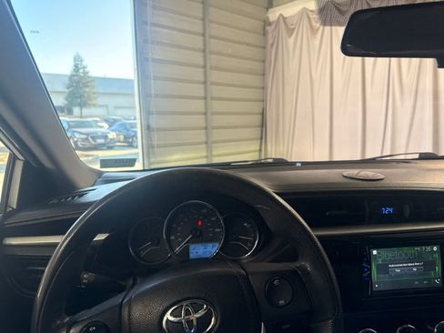 Used 2015 Toyota Corolla L FWD image 21