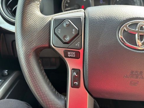 Used 2020 Toyota Tacoma SR5 AWD/4WD image 18
