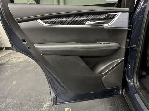 Used 2025 Cadillac XT6 Premium Luxury image 40