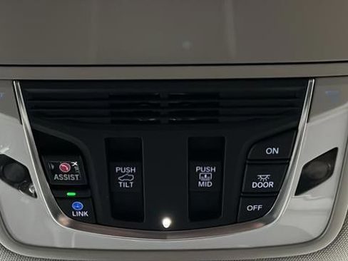 Used 2024 Acura MDX SH-AWD w/ Advance Package image 34