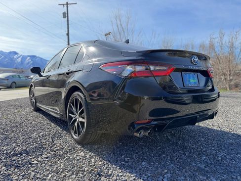 Used 2023 Toyota Camry SE image 5