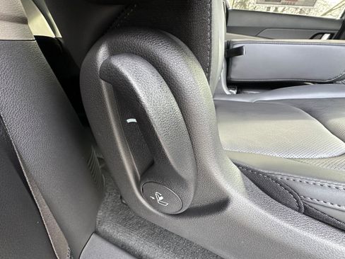 New 2026 Kia Carnival EX image 21